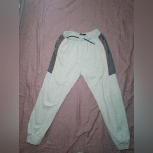 Two-Tone Hoodie and Jogger Set - Picture 4 of 10